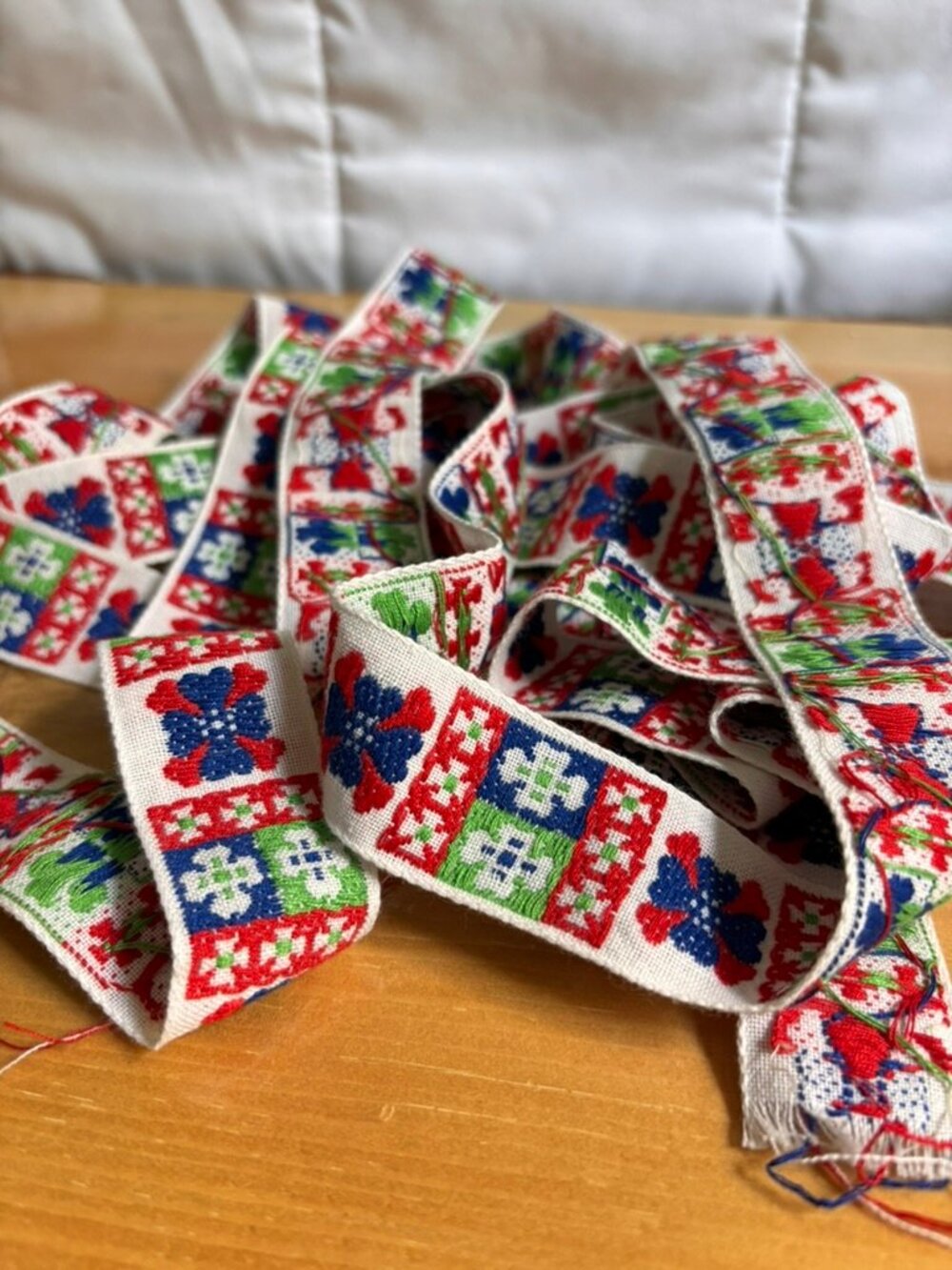 Vintage jacquard ribbon with heart and flower pattern, 1" wide, 3yd 34"